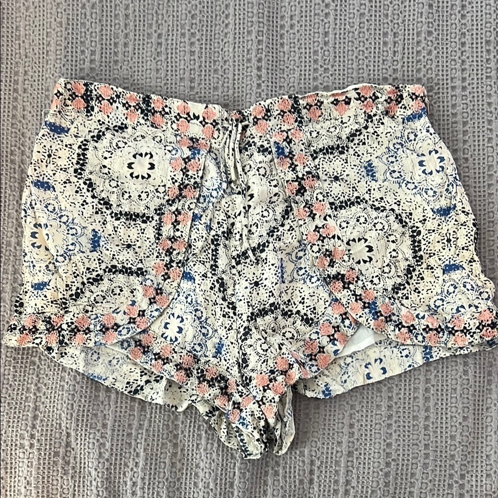 Floral Patterned Women's Shorts
